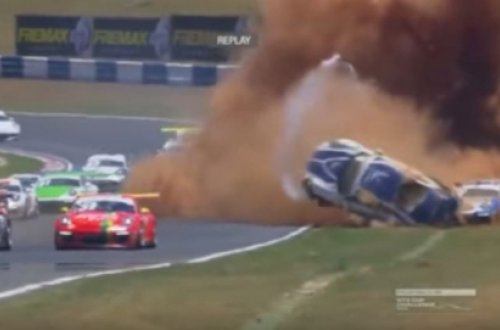 Dəhşətli qəzadan sağ-salamat xilas oldu