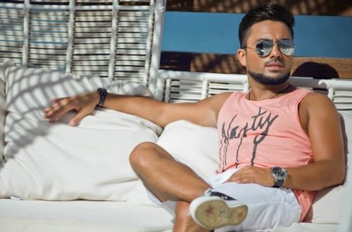 Məşhur müğənni pərəstişkarlarını sevindirdi