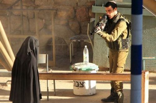 18 yaşlı tələbə qız çadrasını açmadığı üçün güllələndi