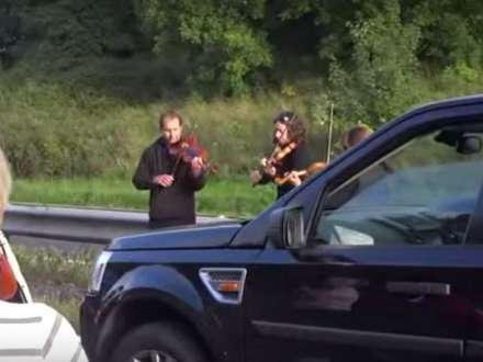 Tıxaca dözməyib musiqi ifa etdilər