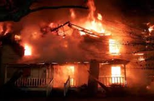 Saatlıda yaşayış evi yandı - FHN