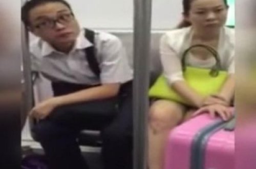 Polis metrodakı bu əxlaqsızı axtarır - VİDEO