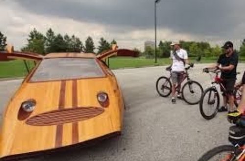 Taxtadan avtomobil düzəltdi