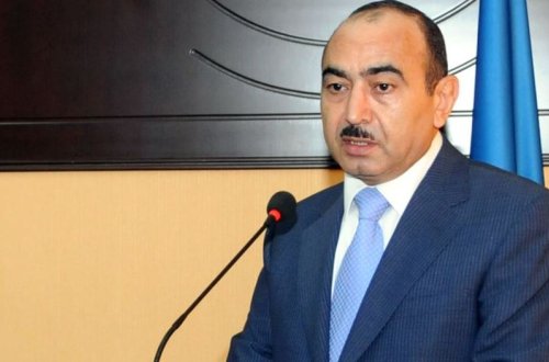 Əli Həsənov KİV əməkdaşlarının saxlanılmasına münasibət bildirdi