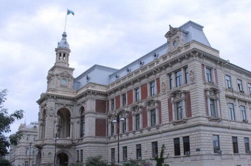 İran bankı Bakı Şəhər İcra Hakimiyyətini məhkəməyə verdi