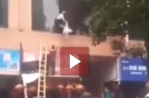 Şagirdləri alovlar arasından belə xilas etdilər -