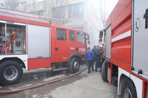 Bakıda “zapravka”da maşın yandı