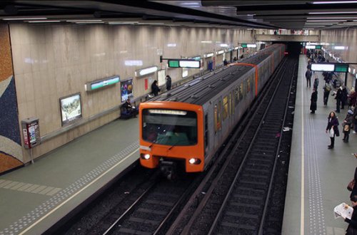 Brüsseldə metro şübhəli paketə görə boşaldıldı