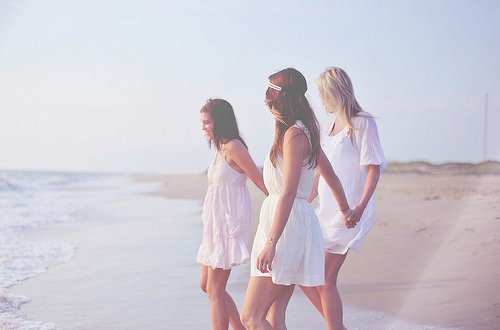 Polis evdən qaçan 3 qızla bağlı məlumat yaydı