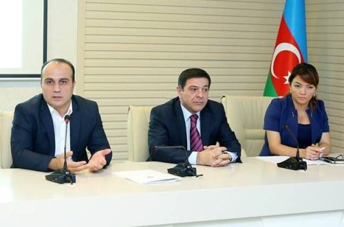 Binəqədi Rayon İcra Hakimiyyətində “Vətəndaş cəmiyyəti və media əlaqələri” mövzusunda məlumat saatı keçirilib