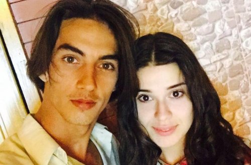 Rozanın oğlu türkiyəli aktrisa ilə bir arada