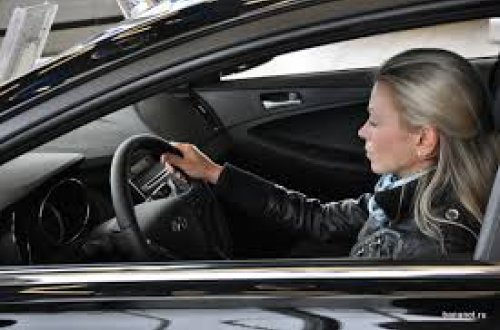 Bakıda qadın sürücü avtomobillə qəsdən adam vurdu