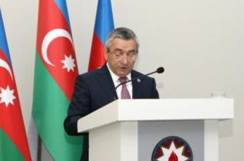 Adil Vəliyev parkı söküb özünə şəxsi uşaq bağçası tikdirdi