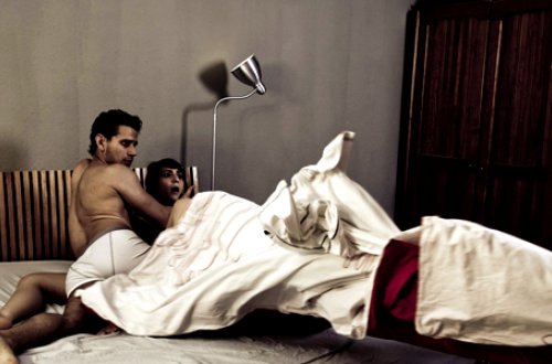 Sevgilisinin yatağında arvadını görüncə...