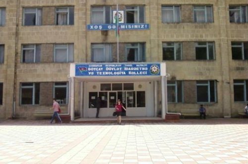 Göyçaydakı bu kollec bazara dönüb