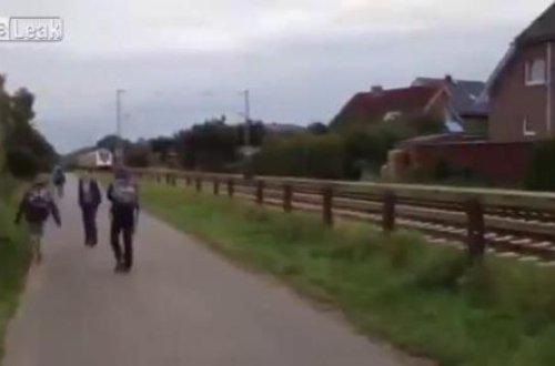 Qatar sərnişin avtobusu ilə toqquşdu