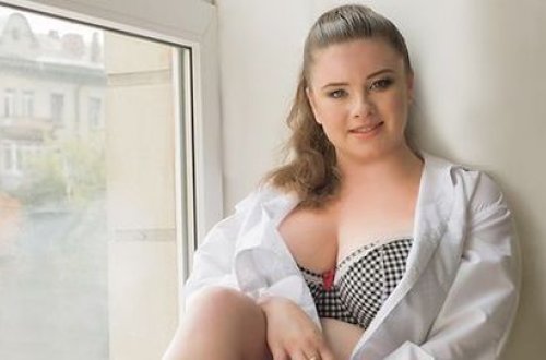 Ən böyük sinəsi olan ukraynalı gözəldən yeni