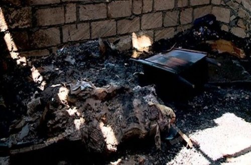 Gəncə sakini öz evini yandırıb