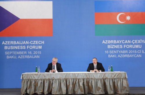 İlham Əliyev forumda iştirak edir