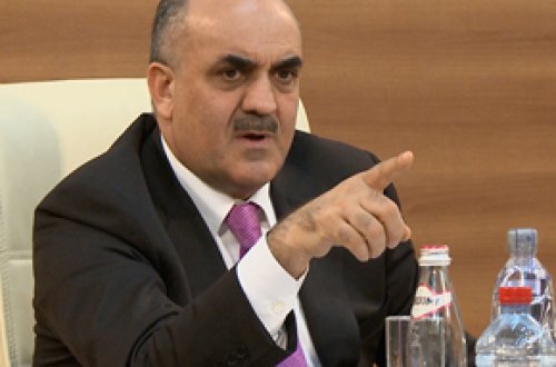 Səlim Müslümovun 150 minlik maşın sürən işçisi qaçqından sosial yardım üçün 800 manat istəyir.