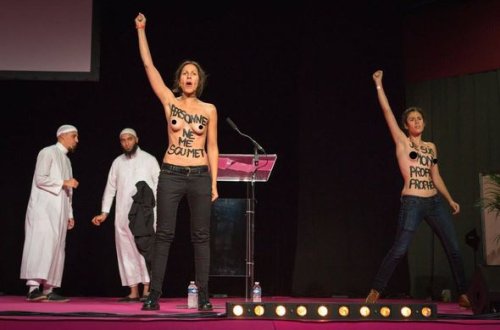 FEMEN müsəlmanların konfransını dağıtdılar