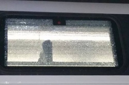 Yeni qatarın “siftəsi”: Şüşəsini qırdılar