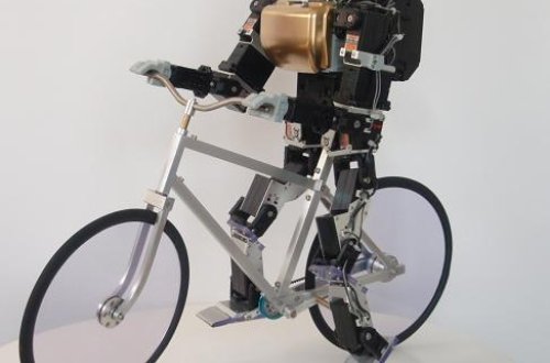 Velosiped sürən Robot