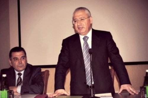 Nazir hər tələbəyə 100 manat pul verəcək