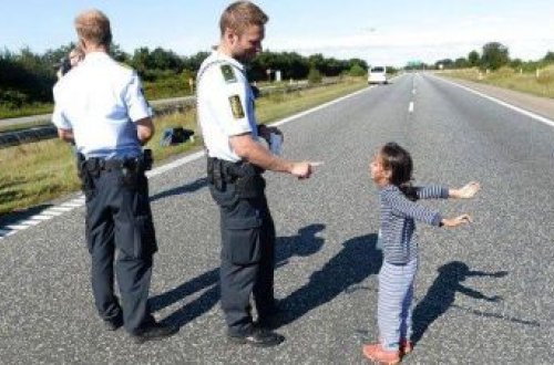 Hamı bu polisə evlənmə təklif edir