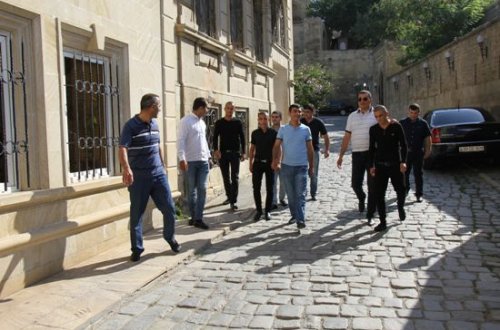 Yeniyetmə məhkumlar Bakıda gəzintiyə çıxdılar -