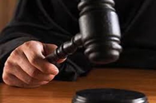 Bakıda 14 yaşlı qızı zorlayan şəxs məhkəmə zalında həbs edildi