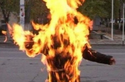 Siqaret çəkmək istəyən gənc özünü yandırdı