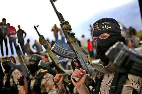 İŞİD Suriyada son neft yatağını ələ keçirdi