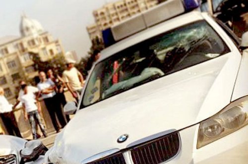 Bakıda “QAZ 24” yol polisinin maşınını vurdu