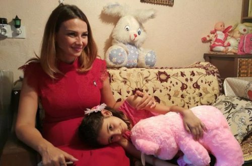 Qənirə Paşayeva Xanım Qafarovanın qızına baş çəkdi -