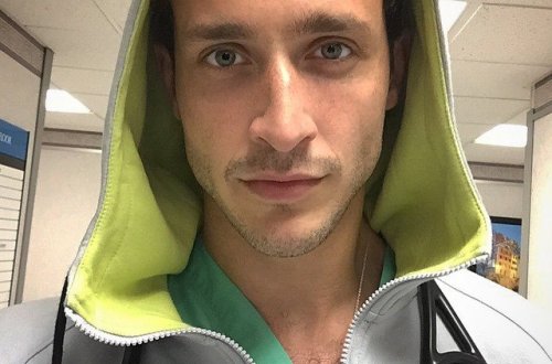 “Qadınlar onu görmək üçün özlərini xəstəliyə vurur” - Dünyanın ən seksual kişi həkimi