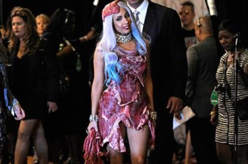 Ledi Qaqa görün - nə geydi?