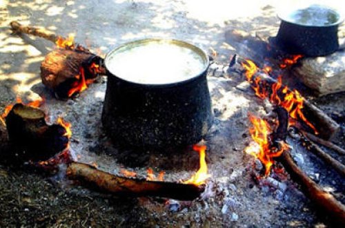 Azərbaycanda azyaşlı qız bişməkdə olan mürəbbənin içinə düşdü