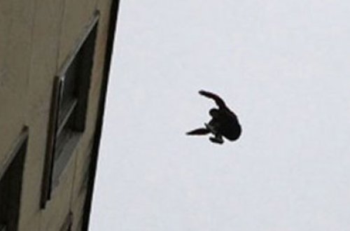 Bakıda qadın 9-cu mərtəbədən yıxılaraq ölüb