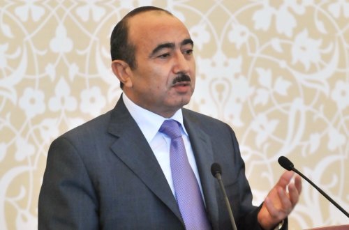 Əli Həsənov: “Azərbaycan dövləti çalışır ki, manat sabit qalsın”