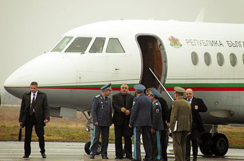 Bolqarıstanın baş nazirinin olduğu təyyarə qəza enişi etdi