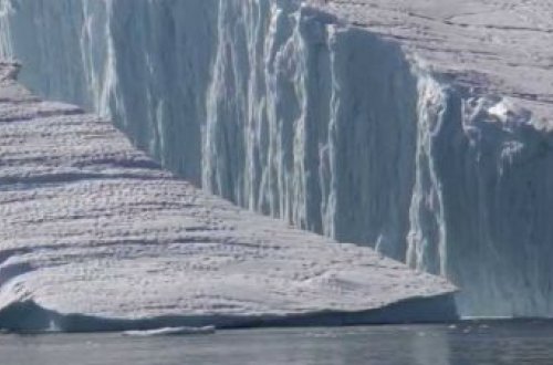 Nəhəng buz dağı belə parçalandı - Vahiməli görüntülər