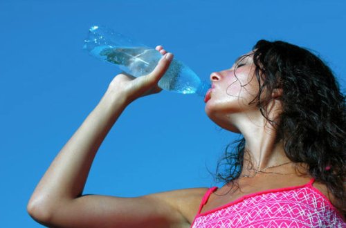 Plastik qabda su içərkən diqqətli olun