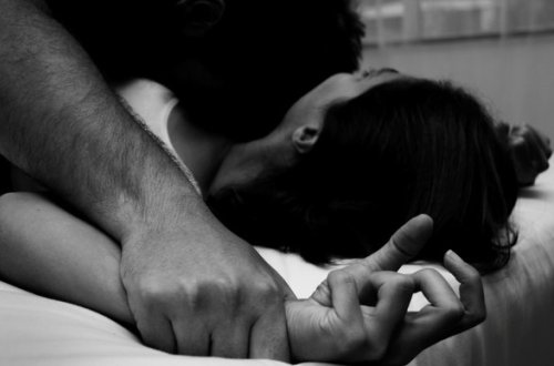 Bakıda universitet müəllimini zorladılar…