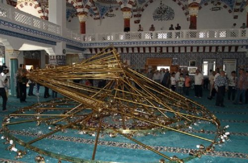 Namaz vaxtı məsciddə faciə baş verdi