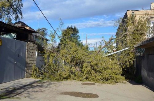 Cəbhə rayonlarında qasırğa ciddi fəsadlar törədib