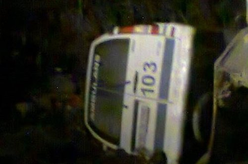 Köməyə gedən ambulans kanala düşdü