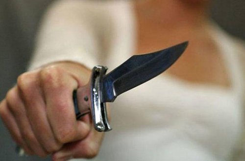 Bakıda qadın kişini bıçaqladı