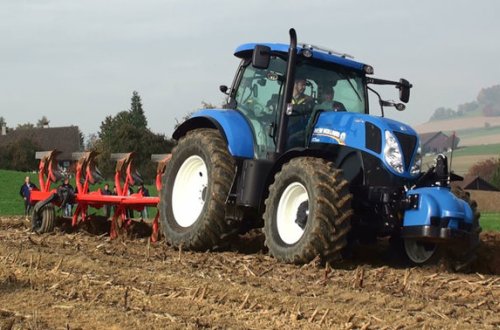 Sürdüyü traktorun altında qalaraq öldü