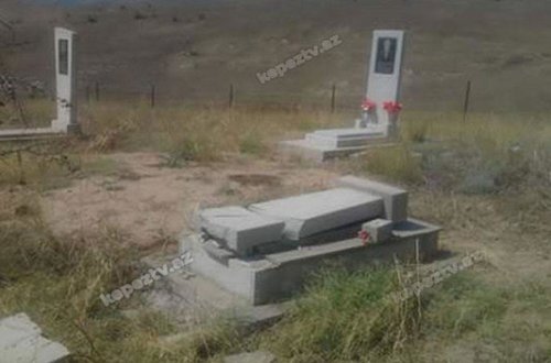 Güclü külək qəbir daşlarını aşırdı